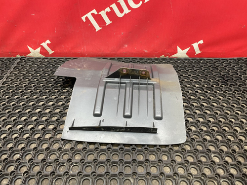 Подкрылок передний правый