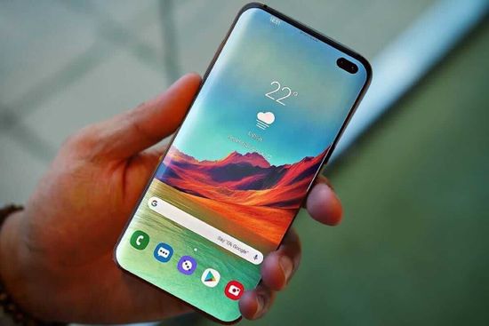 Samsung Galaxy S10e • А он точно бюджетный?