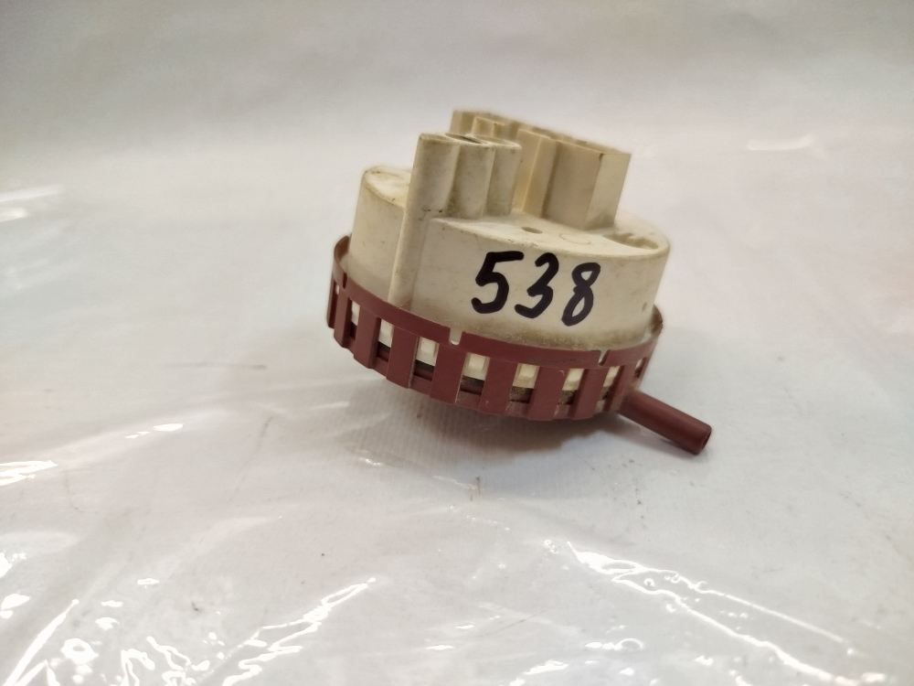 538 Датчик уровня воды (Прессостат) для стиральной машины Bosch/Siemens 39.0553C 140-120 б/у