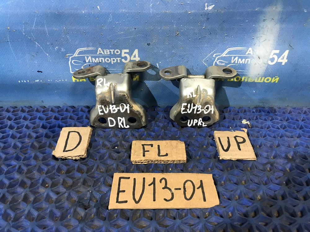 Петля двери задней левой NISSAN BLUEBIRD 1993