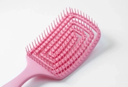 SOLOMEYA Расческа для сухих и влажных волос АРОМАТ КЛУБНИКИ лопатка Solomeya Wet Detangler Brush Paddle Strawberry (1 шт.)