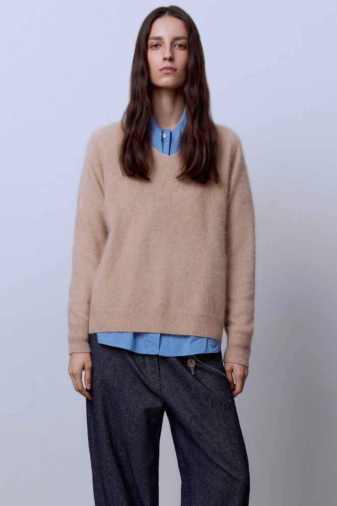 Свитер с V-вырезом из шерсти с кашемиром