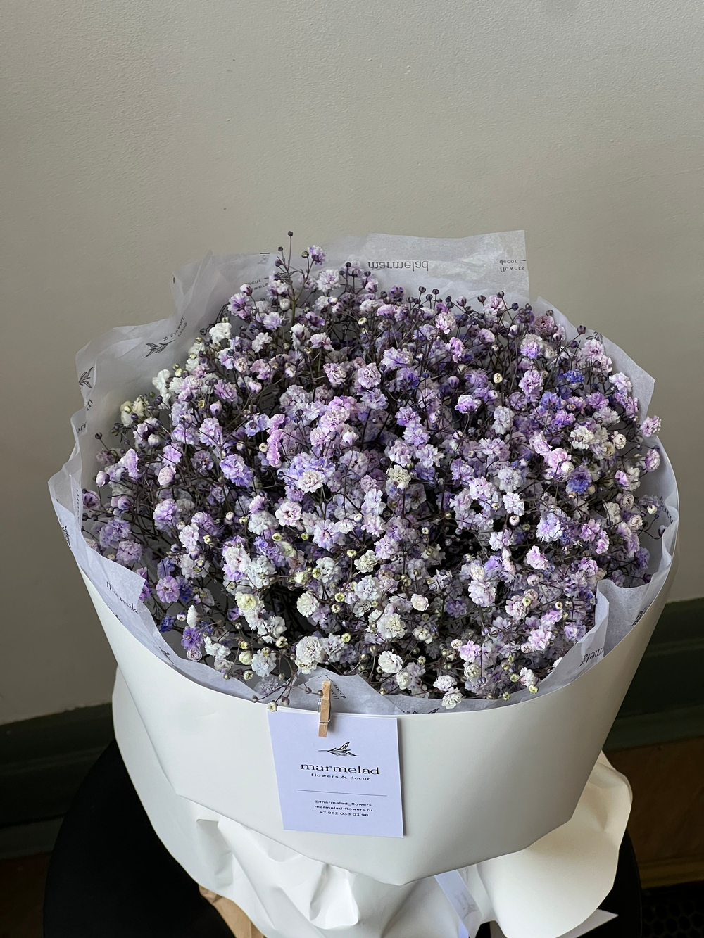 Букет из гипсофилы фиолетового оттенка