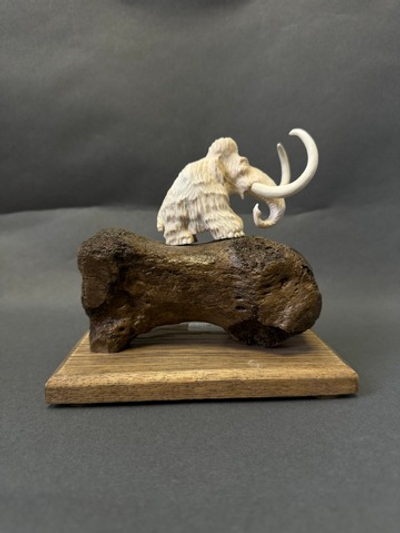 Мамонт на скале №2