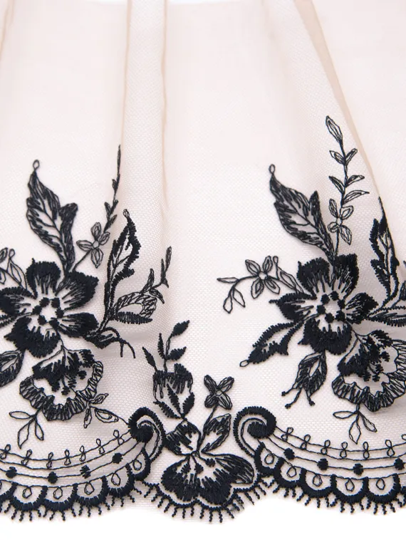 05-73 ОПТ Вышивка на неэл. сетке 18 см, телесный/черный (левая)