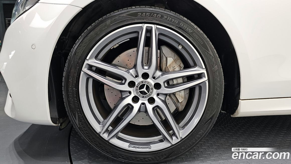 Mercedes-Benz E-Class W213 E300 4MATIC AMG Line (02.2020)