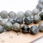 Бусины Лабрадор крупной огранки, размер около 10 мм, цена за 18 шт (1/2 нити)