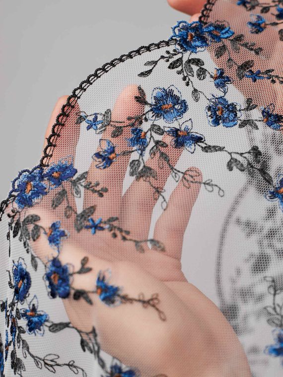 05-109 Вышивка на неэл. сетке 22-23 см, белый/синий/зеленый