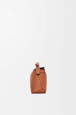 Loewe Мини-сумка Puzzle Edge из классической телячьей кожи, коричневый
