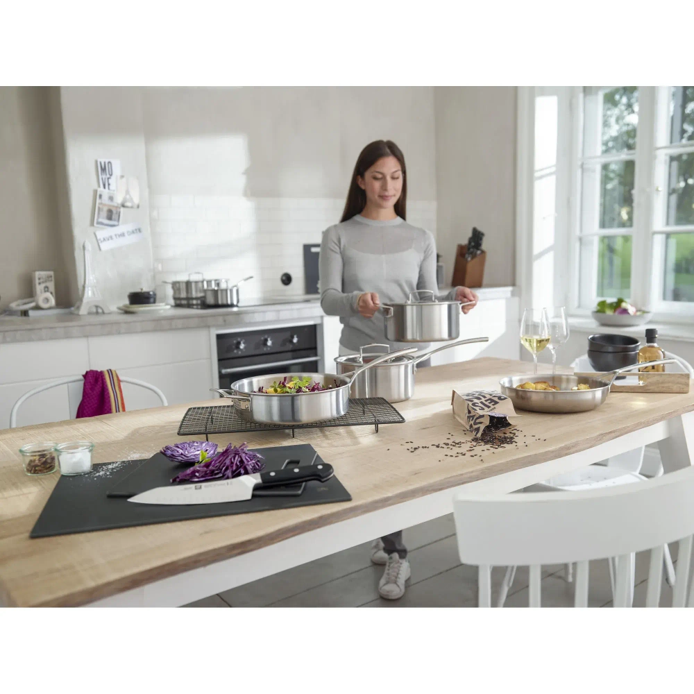 Zwilling Нож Сантоку Pro 18 см с компактными желобками