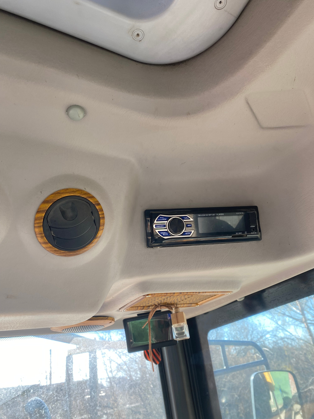 KYLOTON R-3 Фронтальный погрузчик R-3 (Дизельный, 3,6 л, 45 л.с., АТ)