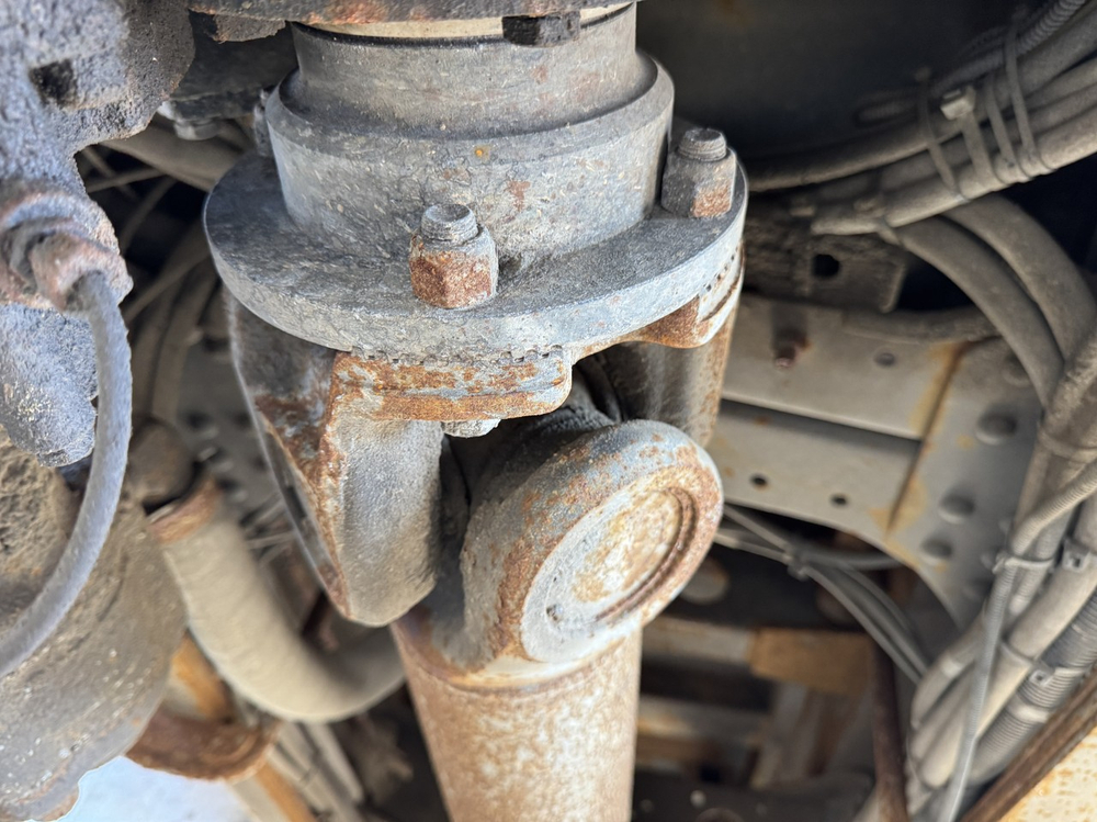 Вал карданный среднего моста 2022г.