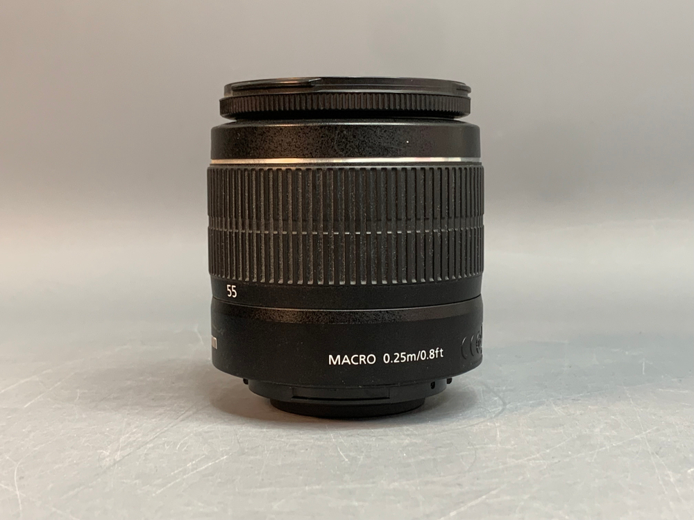 Canon 2000D Kit 18-55mm 3.5-5.6 III 2.518 кадров, царапина