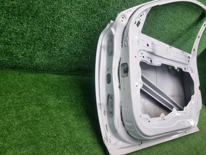 Дверь передняя правая Volvo XC70 2 (2007-2016)