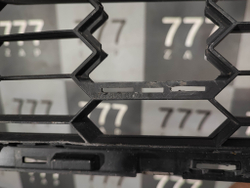 Решетка переднего бампера Skoda Karoq 17-нв Б/У Оригинал 57A853677A