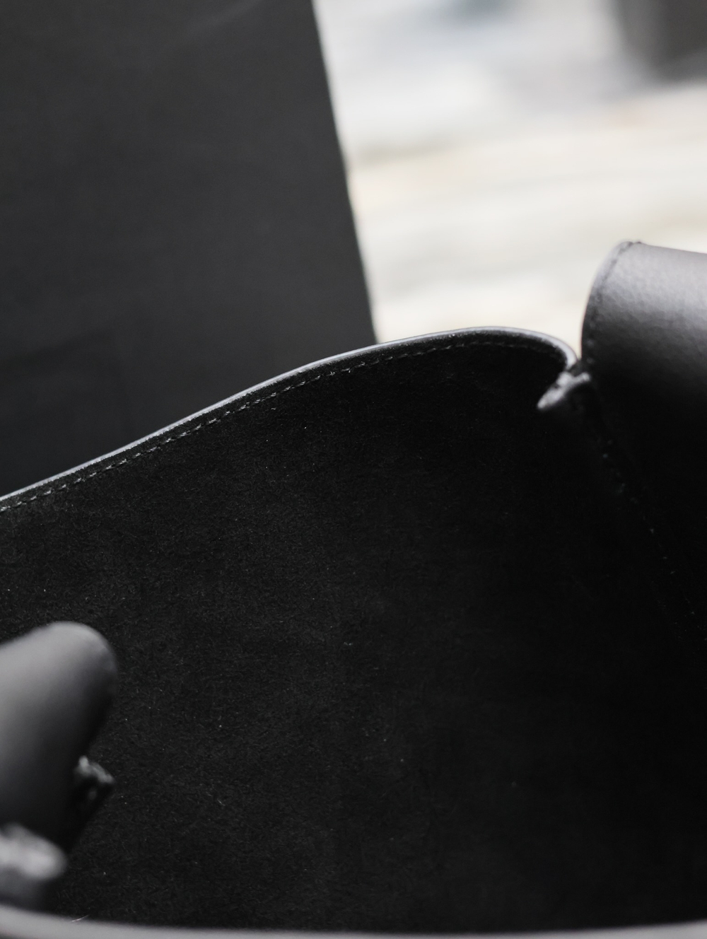 Saint Laurent Large Le 5 A 7 Supple 31 cm