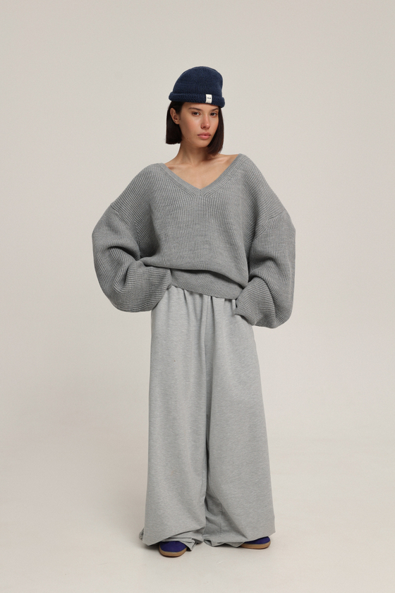 Джемпер вязаный с V-вырезом