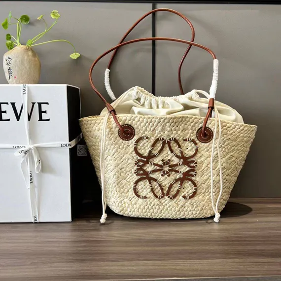 Сумка LOEWE Anagram из пальмы ирака и кожи