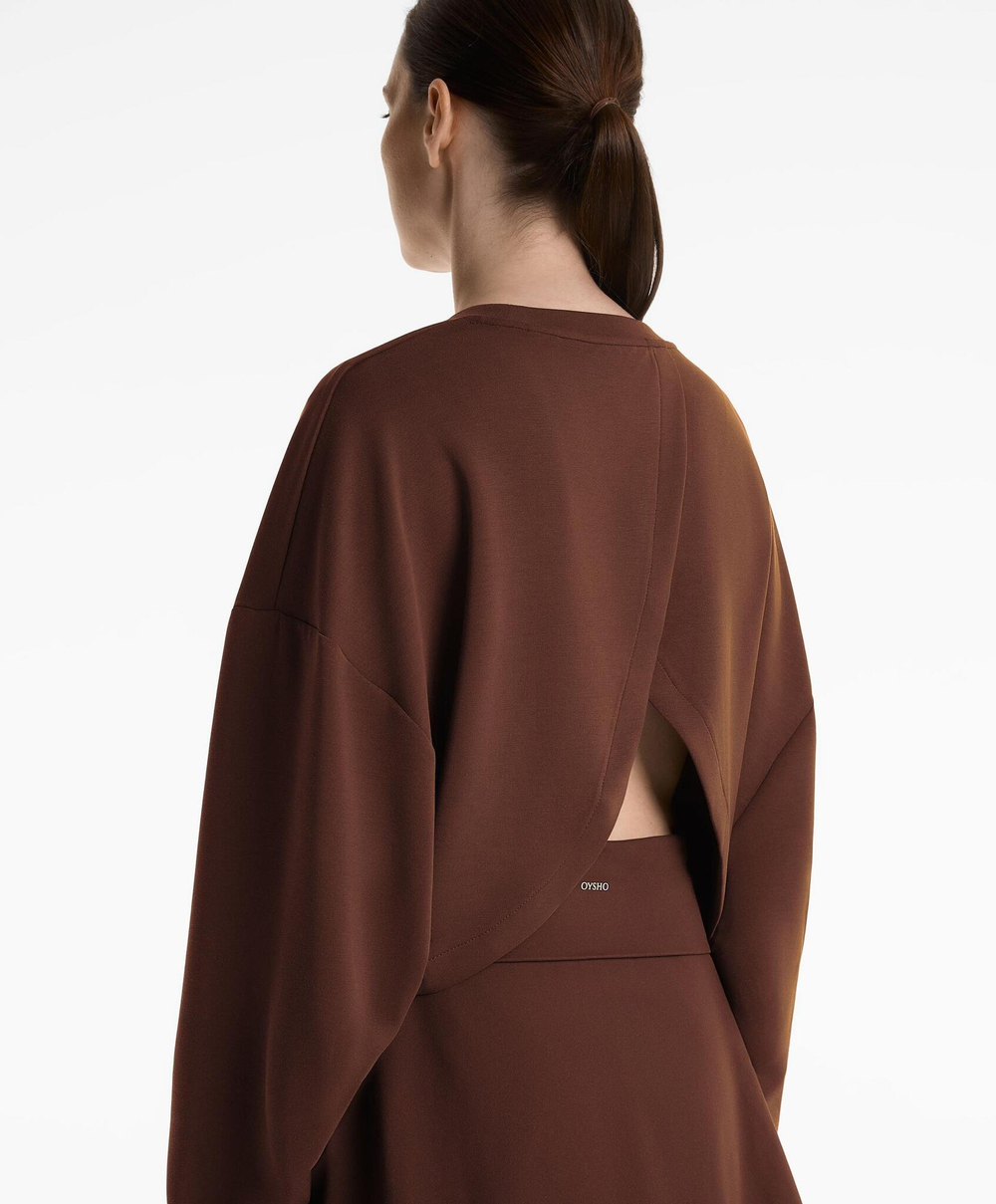 Oysho Толстовка укороченная с перекрещивающейся спинкой и модалом, шоколадный