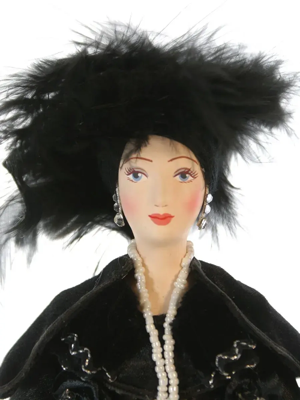 Кукла фарфоровая Светская дама в черном