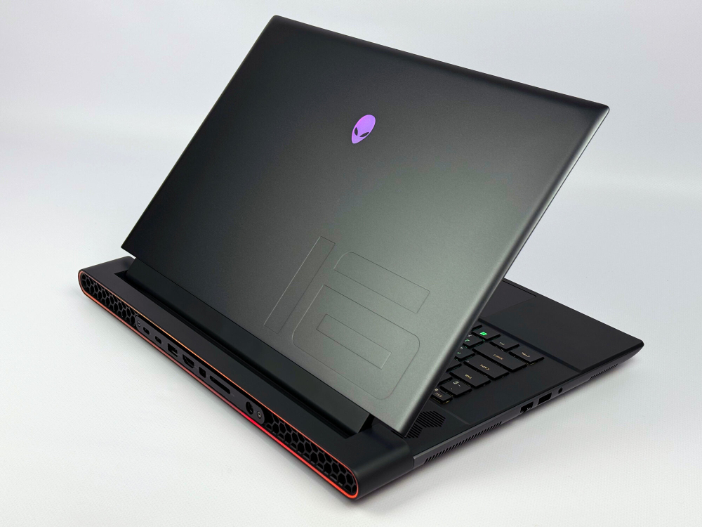 Игровой ноутбук Dell Alienware M16 R1 Ryzen 9 7845HX/16GB(RAM)/1TB(SSD)/RTX4080(12GB)/16.0/2560x1600/240Hz