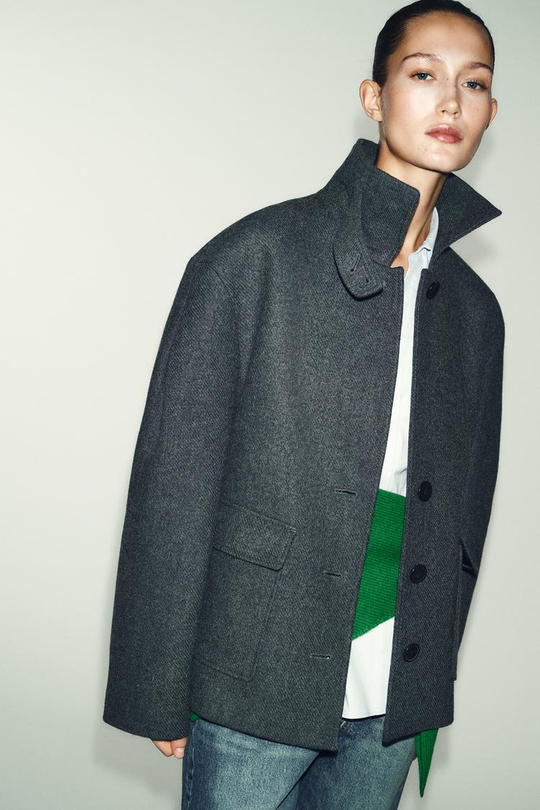 ZARA КОРОТКОЕ ПАЛЬТО ИЗ СМЕСОВОЙ ШЕРСТИ С ВОРОТНИКОМ-СТОЙКОЙ, СЕРЫЙ