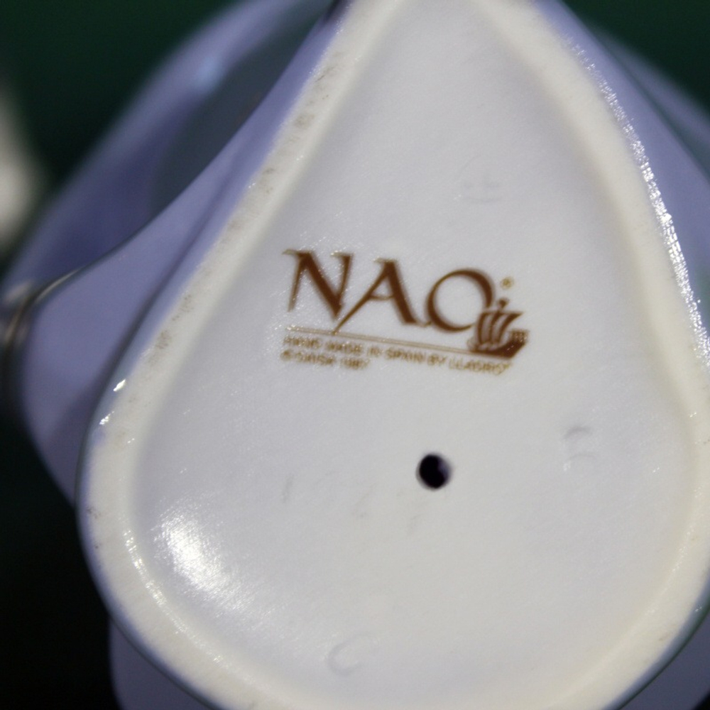 Фарфоровая композиция «Девочка и щенки»