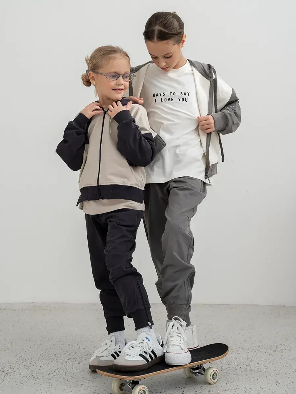 Спортивный костюм для девочки в школу