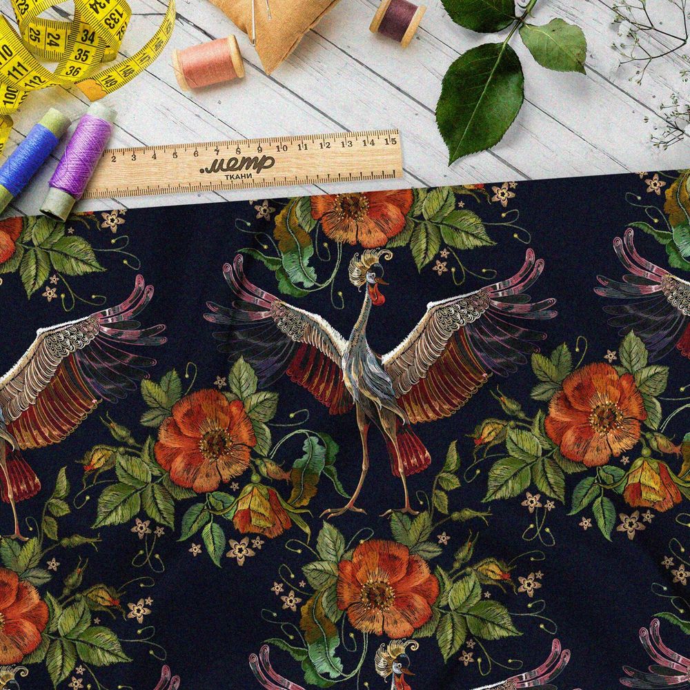 Ткань флис горделивый журавль и красные цветы
