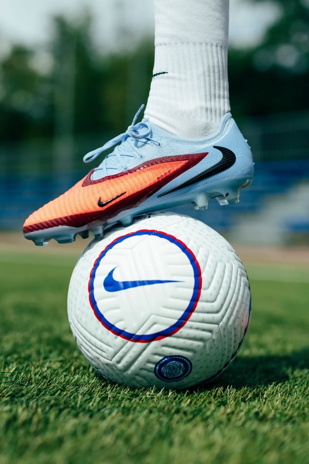 Бутсы Nike Phantom 6 Low Elite FG