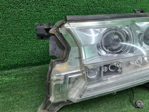 Битая Фара левая Toyota Land Cruiser 200 15-21 LED