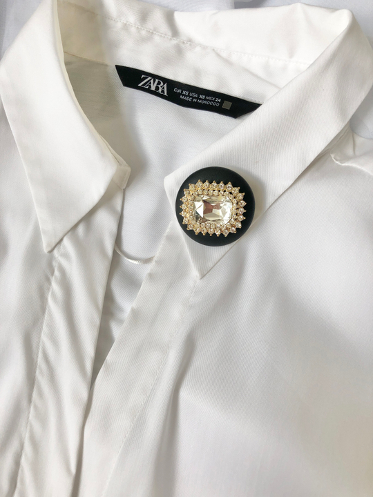 Брошь из натуральной черной кожи с большим овальным кристаллом