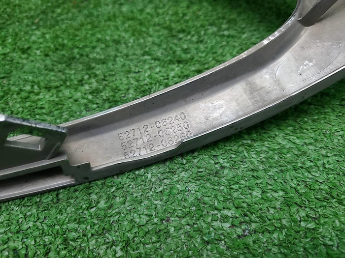 Молдинг переднего бампера Toyota Camry xv70 20-24