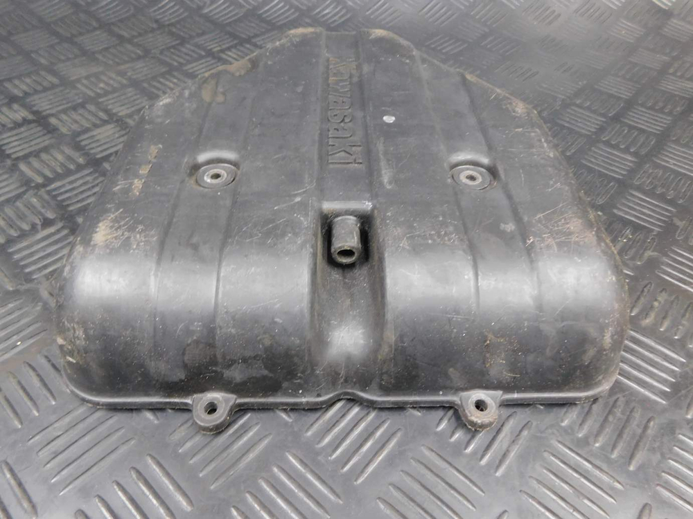 Пластик корпуса фильтра Kawasaki ZZR 400 98 052961