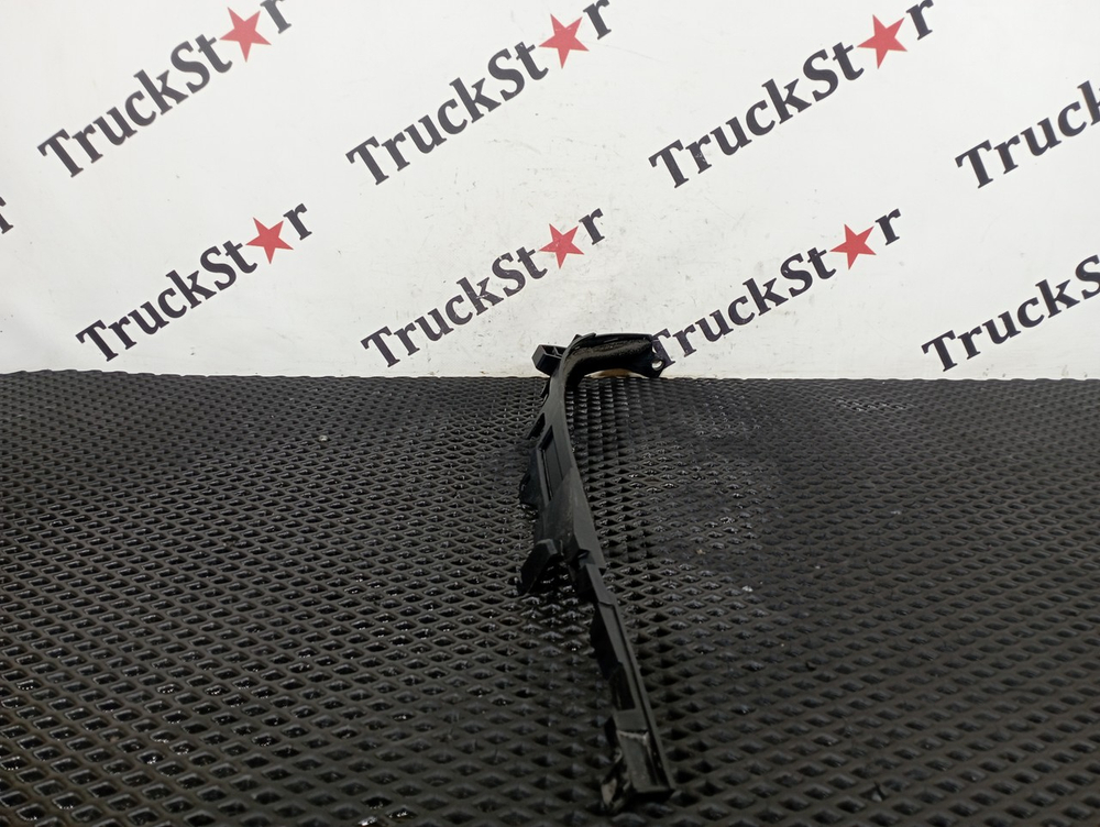 Накладка стеклоочистителя правая