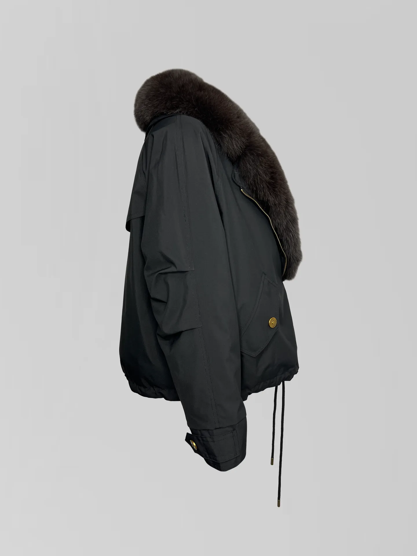 Куртка-парка однотонная на молнии с кулиской внизу и воротником из меха