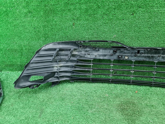 Решетка переднего бампера Toyota Camry xv70 17-21