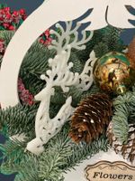 Новогодняя композиция с игрушками