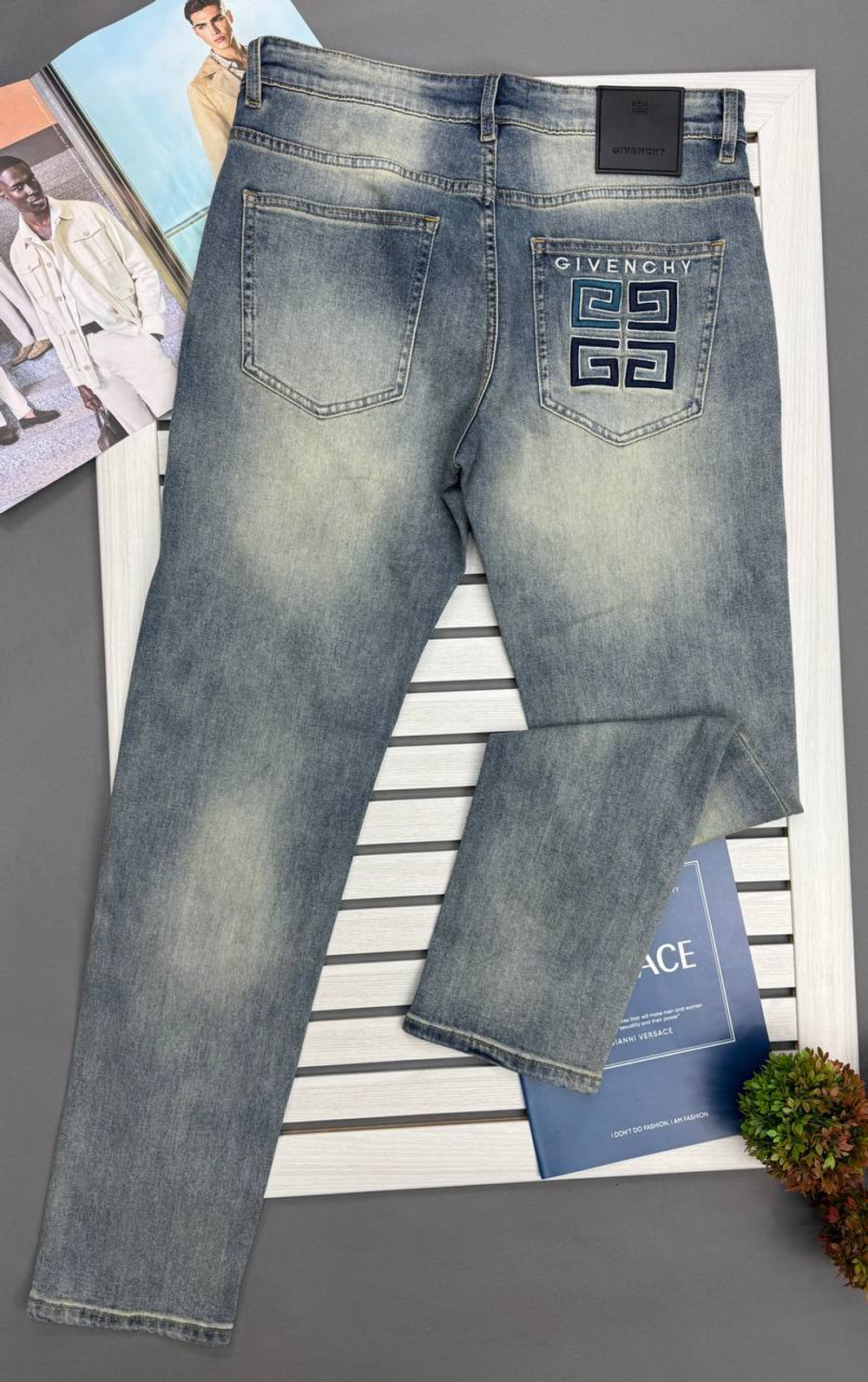 Джинсы Givenchy