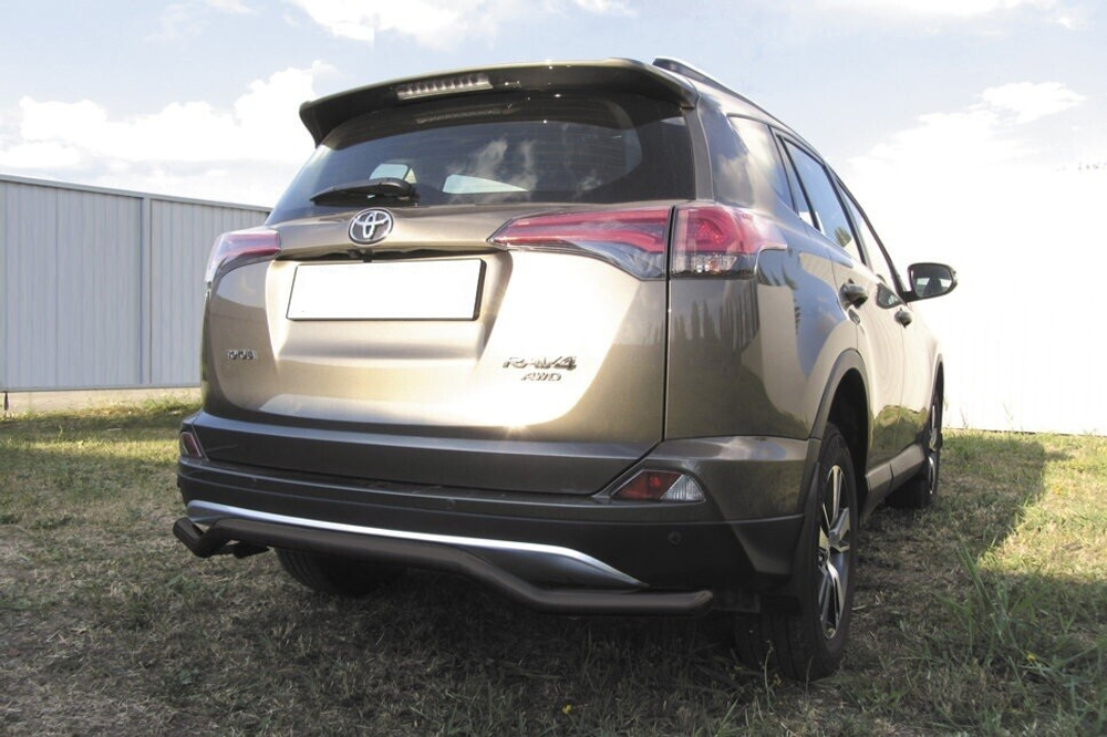 Защита заднего бампера (нержавейка) Toyota Rav-4 (2015-2019) d57 волна (черный)