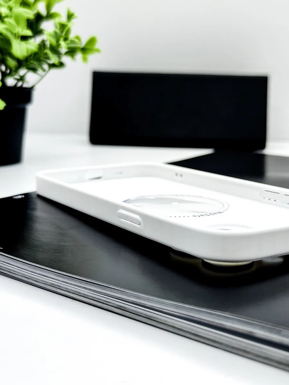 Чехол стеклянный с MagSafe, на iPhone 14 Pro Max, Silver