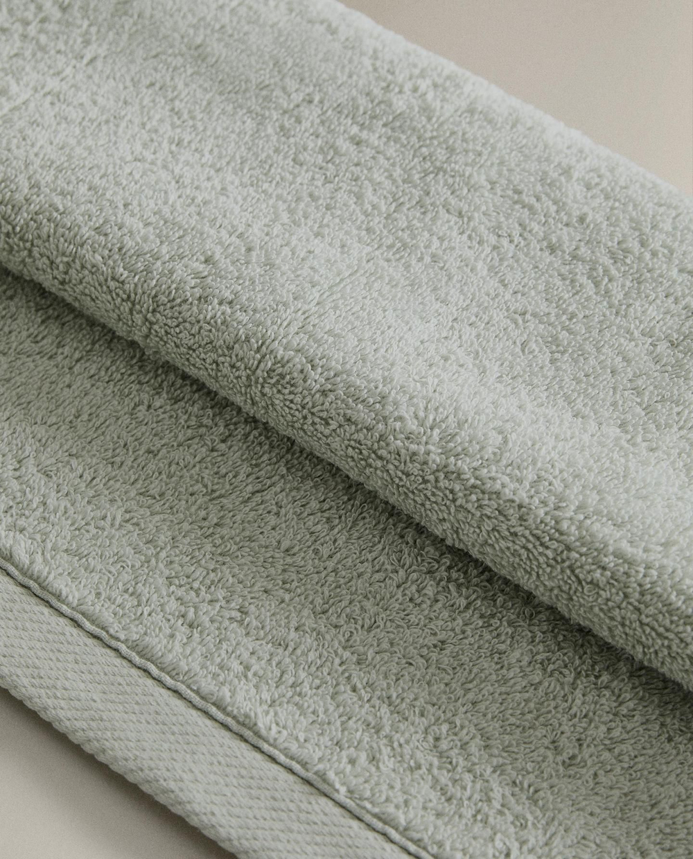 Zara Home - Гладкое махровое хлопковое банное полотенце (500 гхм2), зеленый, 70х140 см