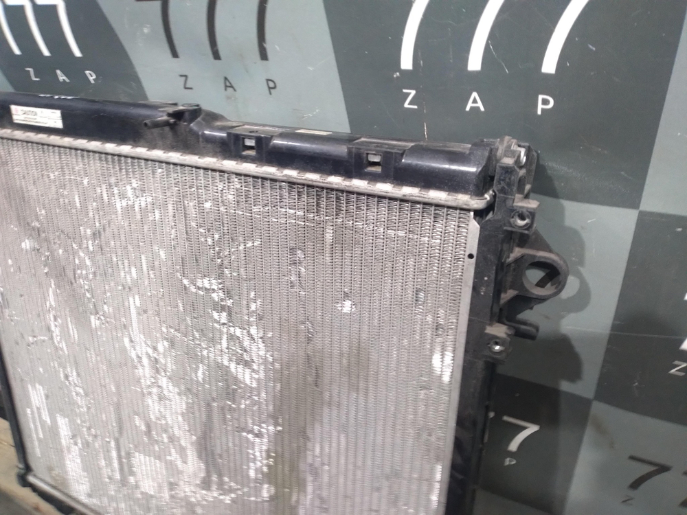Радиатор двигателя Toyota Land Cruiser 200  Б/У Оригинал 1640051040