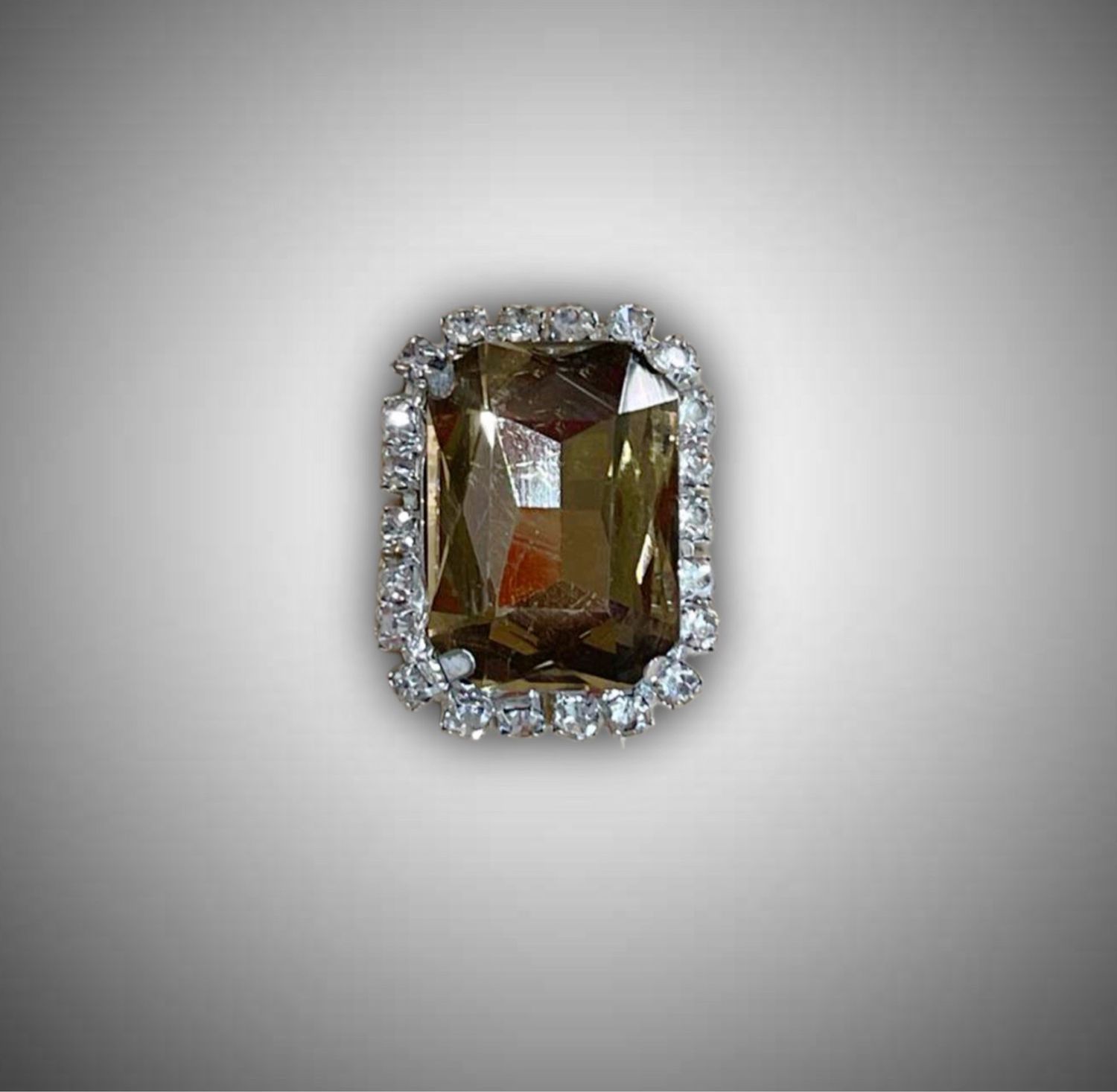 Коричневый  камень в оправе , в серебре,2,2*1,8см