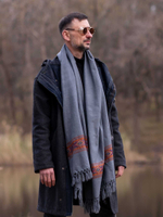 Шерстяной палантин с вышивкой