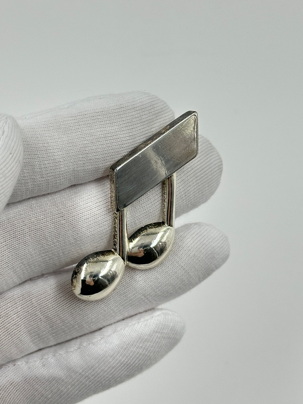 Брошь пин Нота Yves Saint Laurent