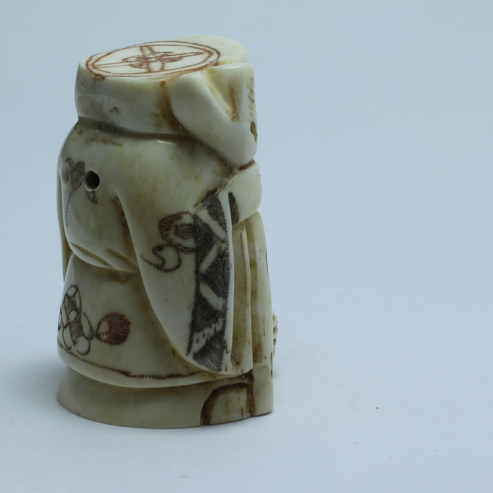 Нэцкэ Дзюродзин с посохом и большой корзиной рыбы