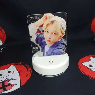 Акриловый светильник на белой подставке "Stray Kids - Феликс"