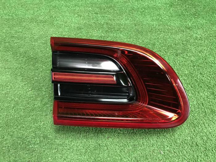 Фонарь левый внутренний Porsche Macan 95b (14-18)