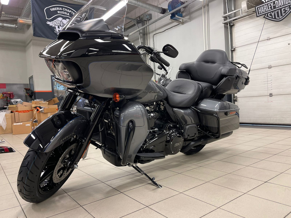 Road Glide Limited 114 Harley-Davidson - Gauntlet Gray Metallic (Black Finish)
